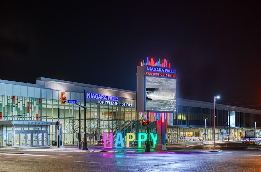 Ramada By Wyndham Near The Falls Hotel Niagara Falls