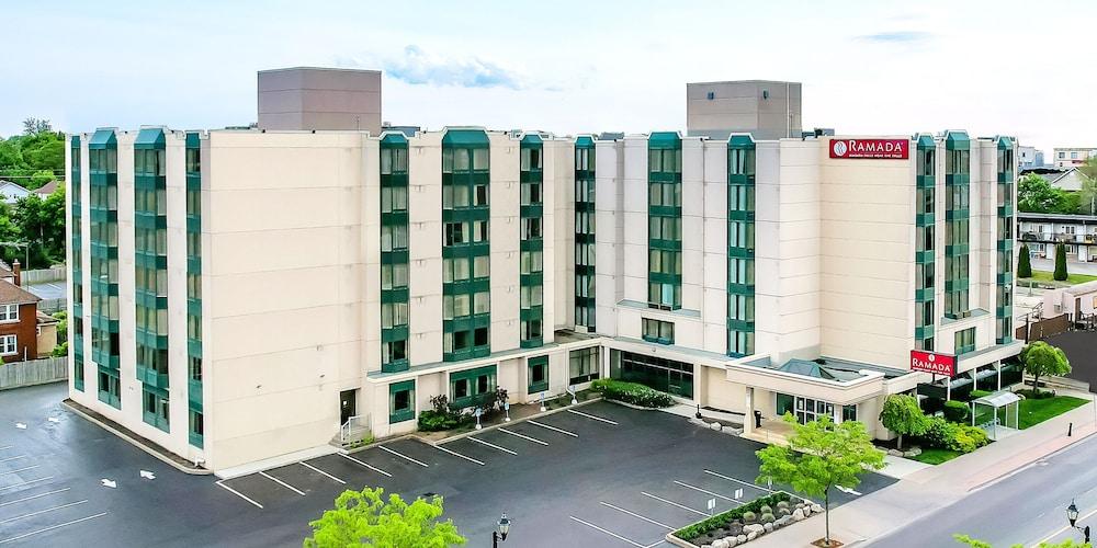 Ramada By Wyndham Near The Falls 3*
