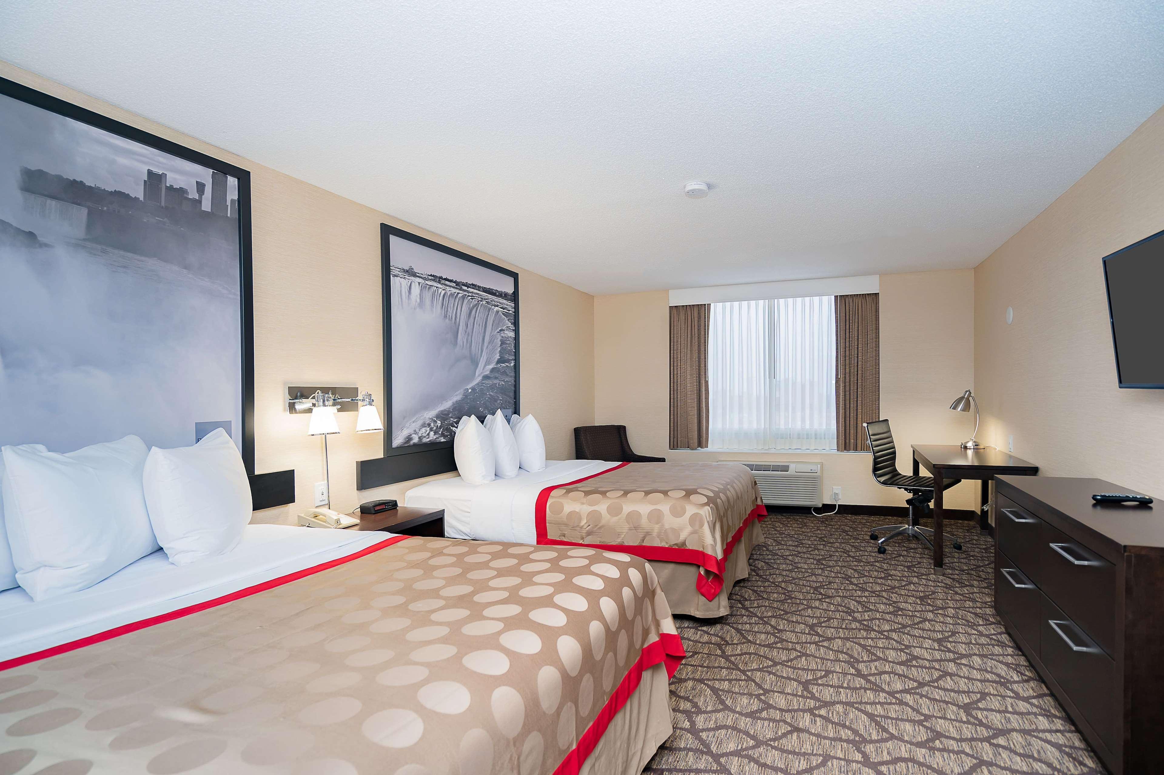 Ramada By Wyndham Near The Falls Hotel