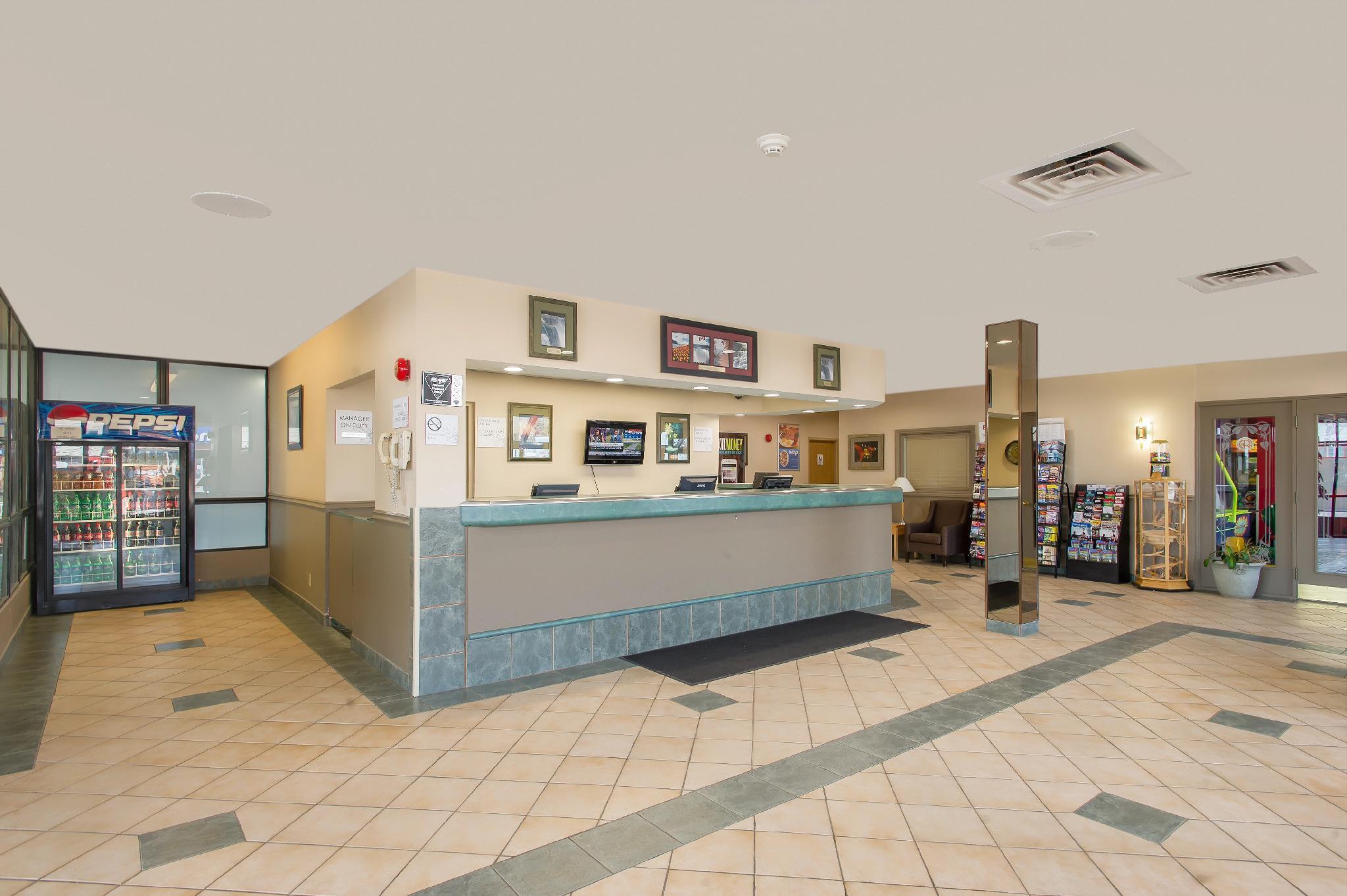 Ramada By Wyndham Near The Falls Hotel