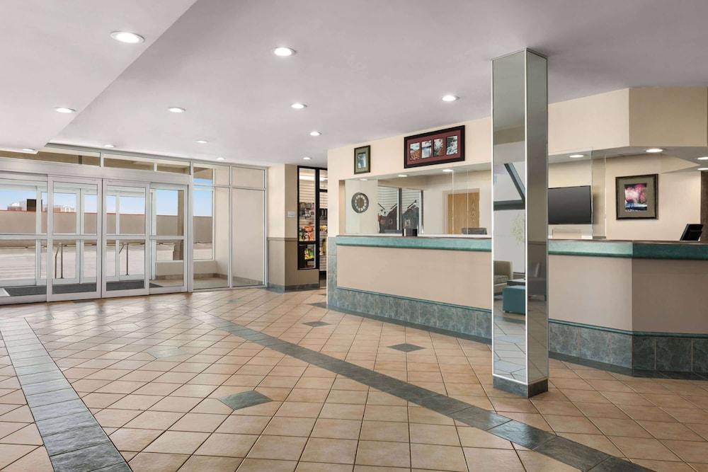 Ramada By Wyndham Near The Falls Hotel Niagara Falls