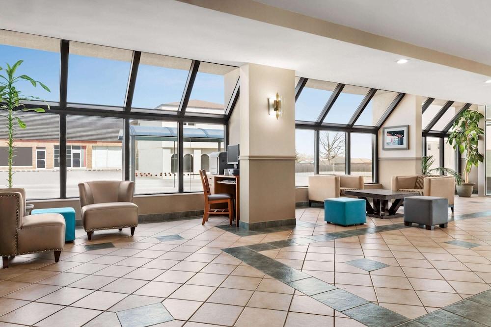 Ramada By Wyndham Near The Falls Hotel Niagara Falls