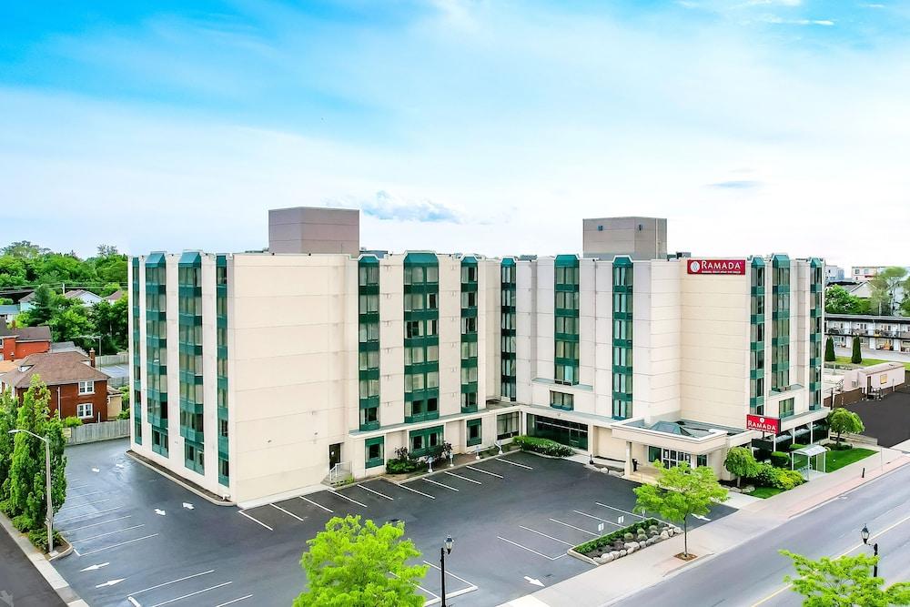 Ramada By Wyndham Near The Falls Hotel 3*