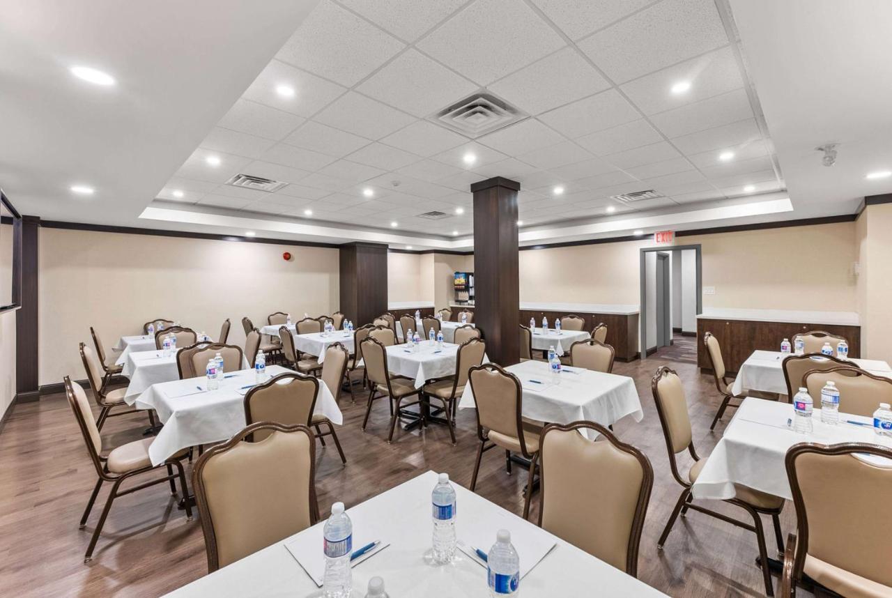 Hotel Ramada By Wyndham Near The Falls Niagara Falls
