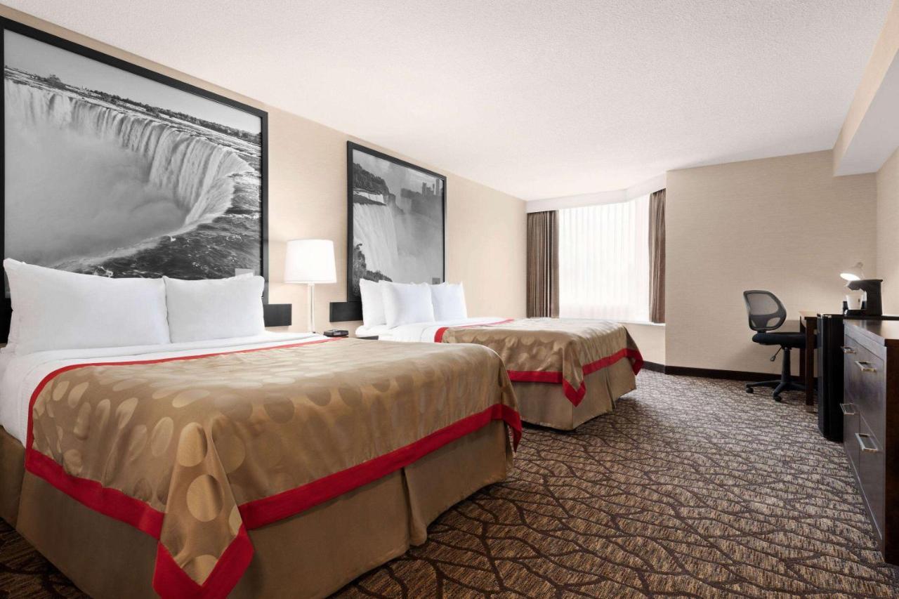 Ramada By Wyndham Near The Falls Hotel 3*