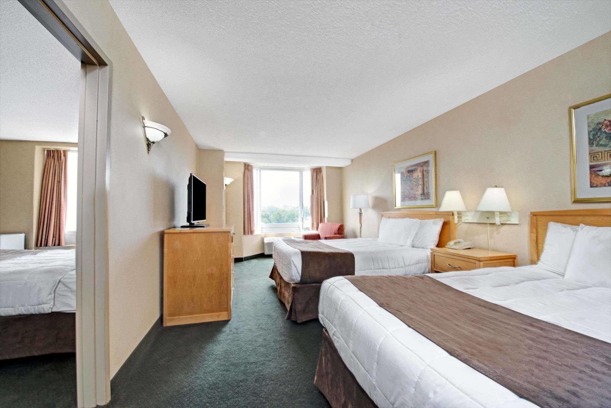Ramada By Wyndham Near The Falls Niagara Falls