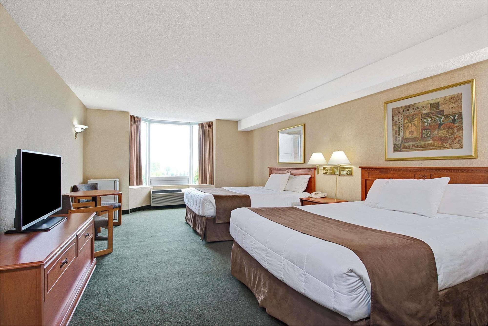 Ramada By Wyndham Near The Falls Hotel Niagara Falls