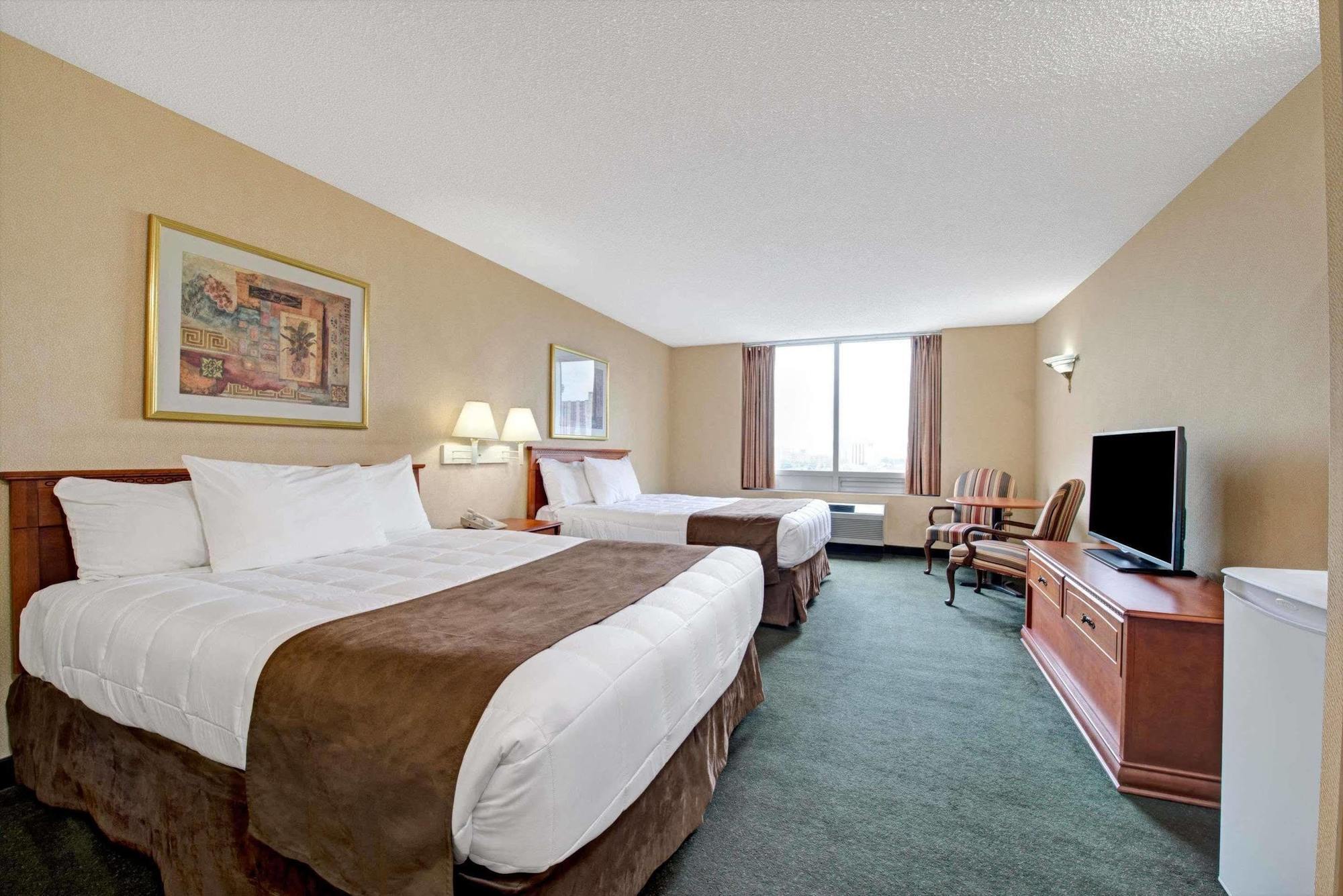 Ramada By Wyndham Near The Falls Hotel Niagara Falls