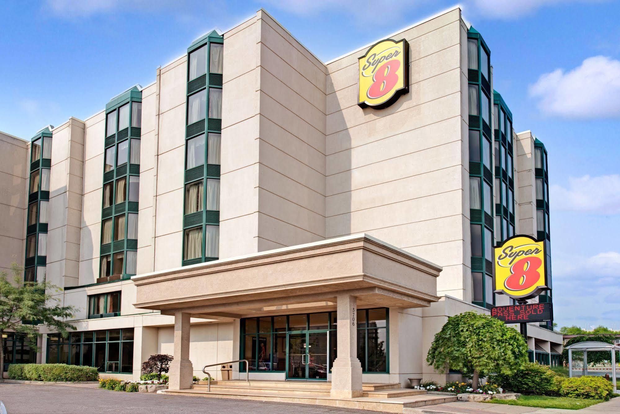 Hotel Ramada By Wyndham Near The Falls 3*
