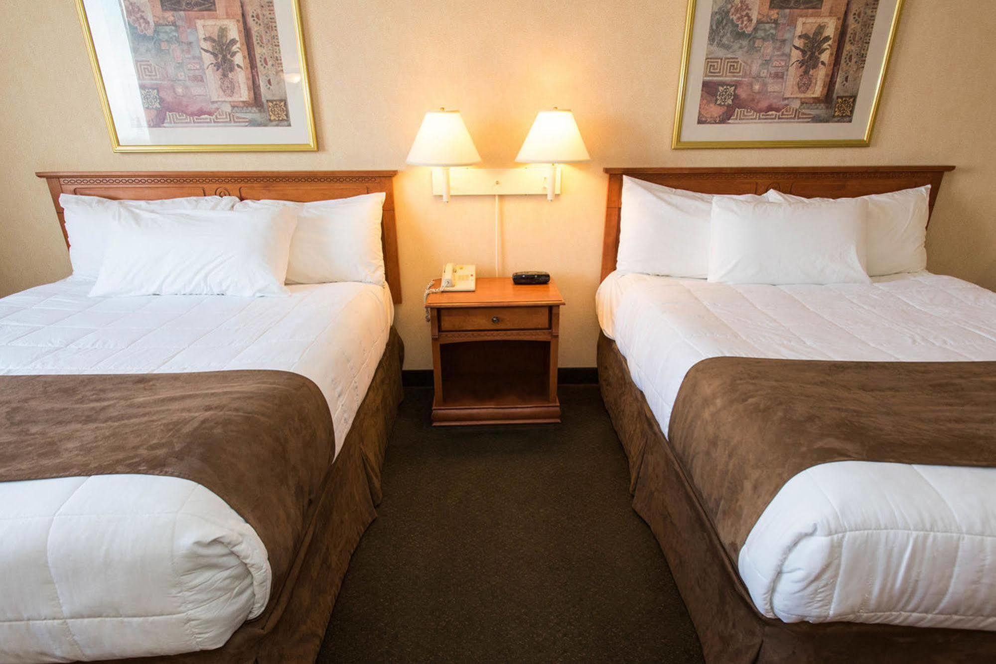Hotel Ramada By Wyndham Near The Falls