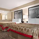 Ramada By Wyndham Niagara Falls Near The Falls