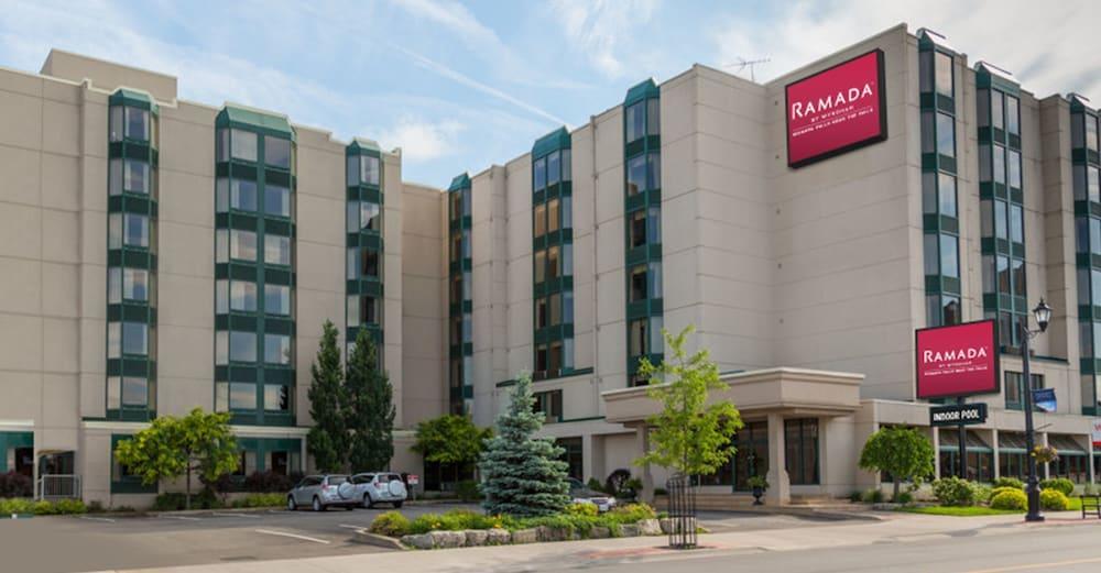 Ramada By Wyndham Near The Falls Hotel