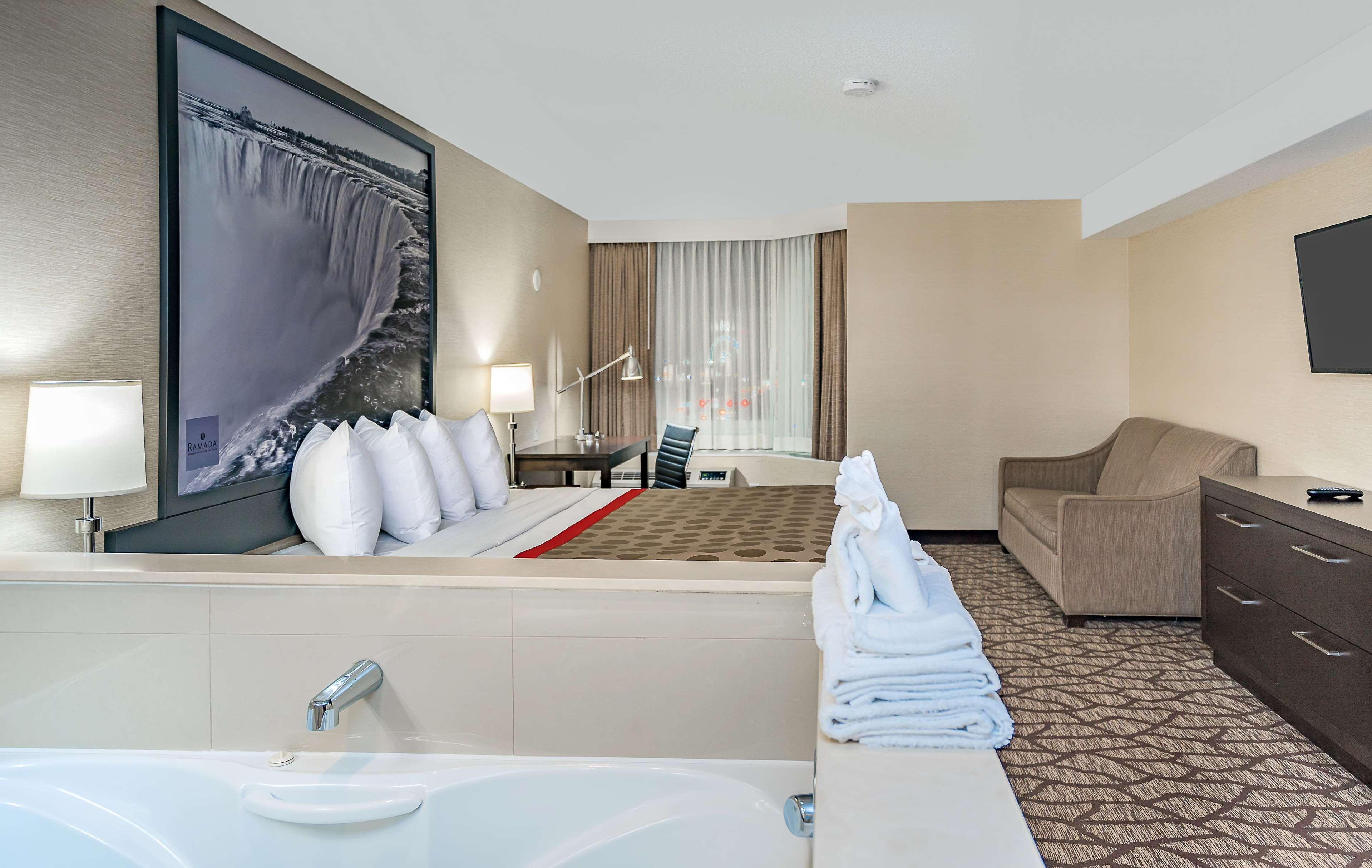 Ramada By Wyndham Near The Falls Hotel Niagara Falls